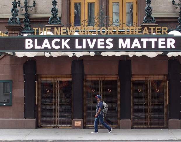 К движению BLM присоединяются нью-йоркские театры. Фото: GLOBAL LOOK PRESS