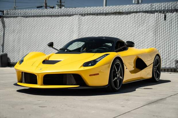 Ferrari LaFerrari, окрашенный уникальной краской Giallo Triplo Strato