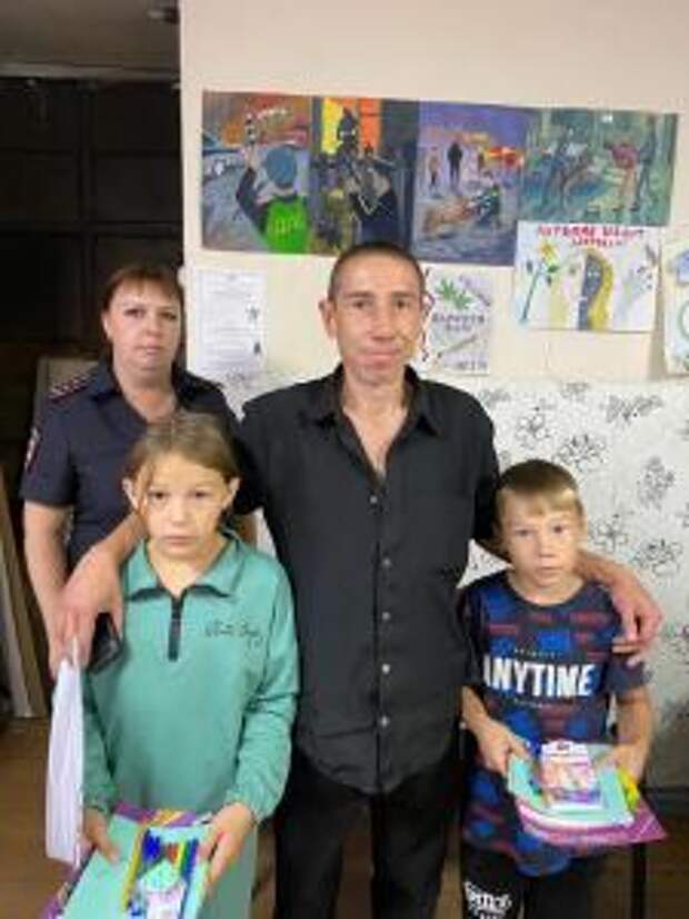 В Кировграде полицейские провели благотворительную акцию «Помоги пойти учиться»