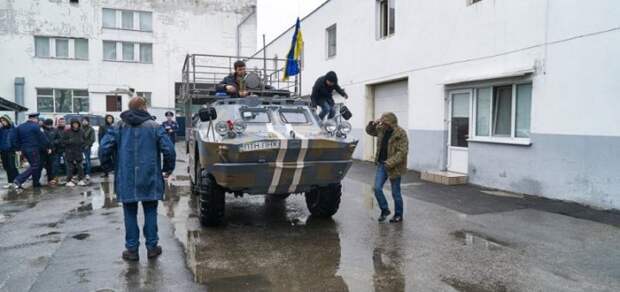evromaydanovtsi_peredali_gai_svoy_brdm_4938