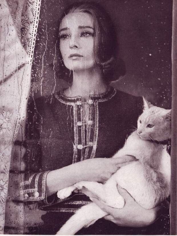 Одри Хепберн и животные: кошка. Фото / Audrey Hepburn and animals: cat. Photo 