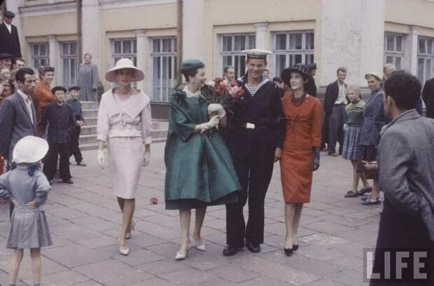 Christian Dior в Москве. 1959 год. (30 фото)