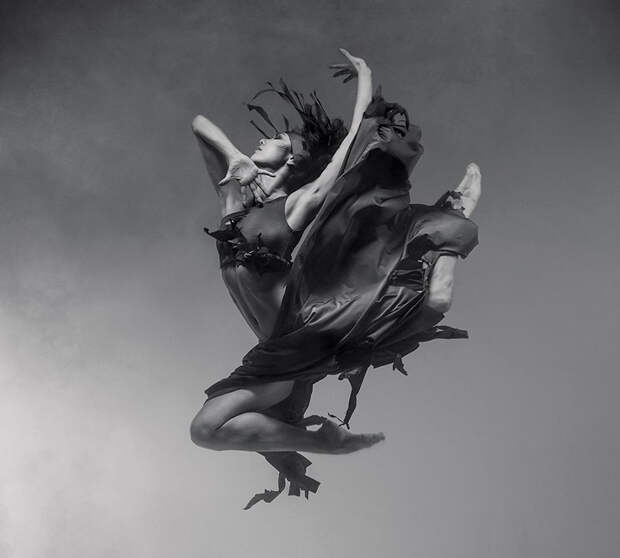https://static.boredpanda.com/blog/wp-content/uploads/2016/10/dance-photography-vadim-stein-93-580496ae8b560__880.jpg