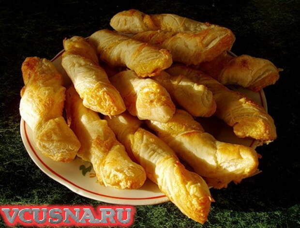 Сырные палочки из слоеного теста VCUSNA.RU