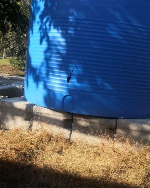В Симферополе повредили только что поставленную бочку для воды