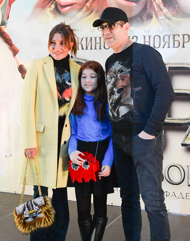 Гарик Мартиросян с семьей