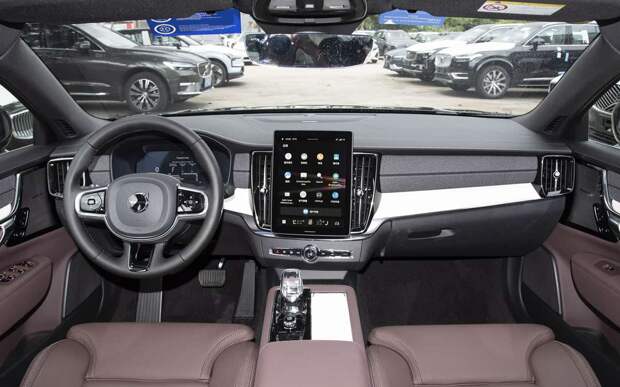 Обновленная версия флагманского седана Volvo вышла на рынок