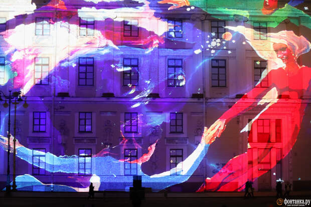На Дворцовой площади в Петербурге показали исторический 3D-спектакль про Петра I