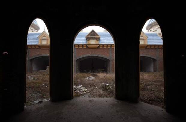 Заброшенный диснейленд в Китае (18 фото) Заброшенный диснейленд в Китае (18 фото)