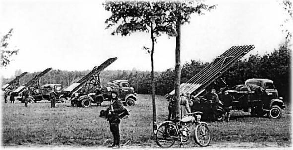 РСЗО на базе грузовика Fordson WOT8, 30-cwt (1.5-ton), 4x4)