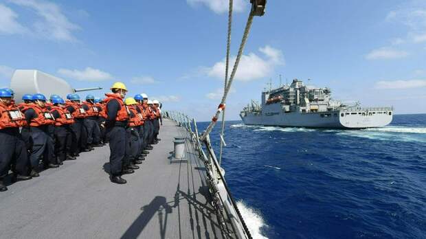 Столкновение USS Fitzgerald и контейнеровоза: соцсети вспомнили знаменитый анекдот