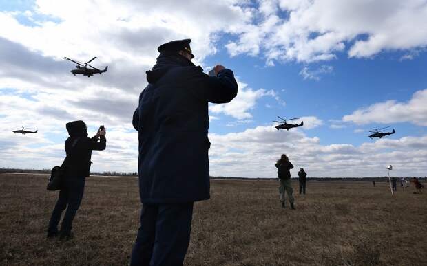 Вертолеты К-52 проводят тренировочный полет