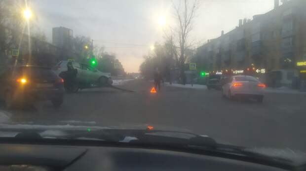 На перекрёстке улиц Черновицкая и Островского произошло ДТП