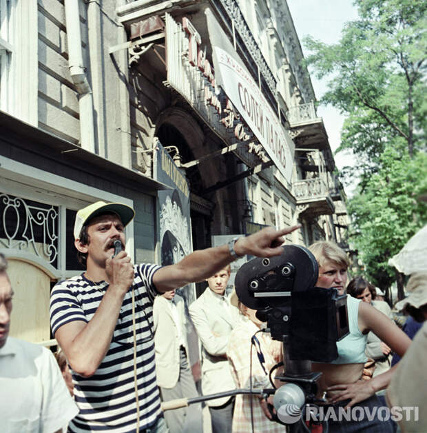 1975 Режиссер Никита Михалков на съемках фильма Раба любви.jpg 1975 Режиссер Никита Михалков на съемках фильма Раба любви.jpg