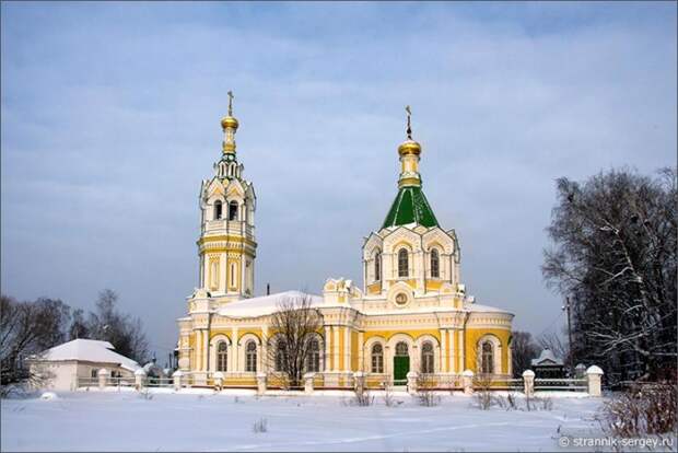 Георгиевский храм в праздничный день