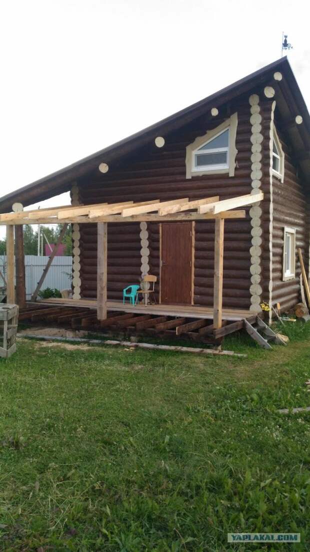 Поднял верандочку, в пару рук за пяток выходных.