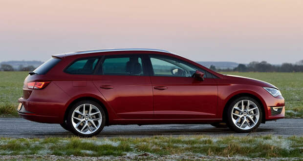 Автомобиль Seat Leon ST FR: вид сбоку