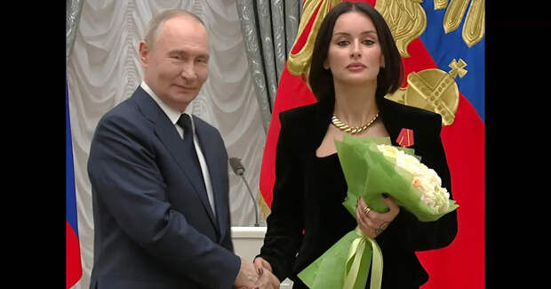 Владимир Путин вручил Тине Канделаки и Никите Михалкову высшие госнаграды