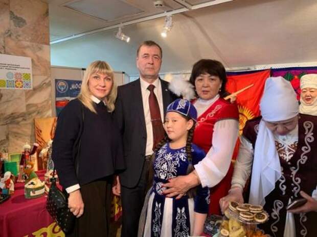 День народного единства - праздник, который объединяет все народы на просторах нашей большой страны!