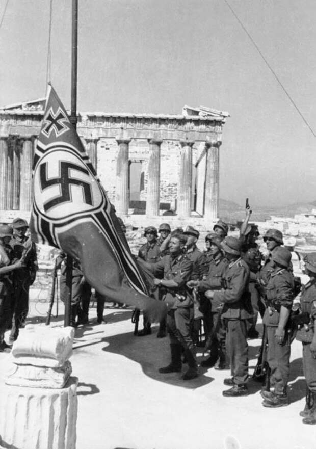 German troops raising the swastika over the Acropolis, 1941