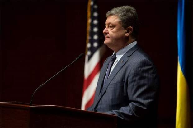 Порошенко в США снова просит оружие и "требует" ужесточить санкции в отношении России Порошенко в США снова просит оружие и "требует" ужесточить санкции в отношении России