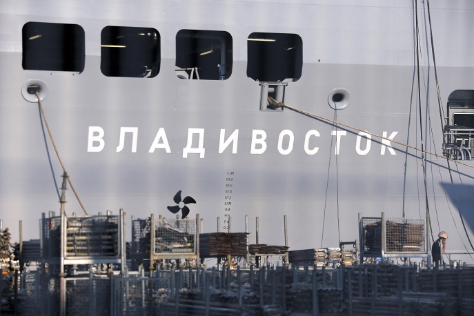 Судостроители подчеркнули, что новые российские десантные корабли находятся на стадии "концепт-проекта", однако спроектировать и построить такой корабль можно менее чем за пять лет. На фото: корабль-вертолетоносец "Владивосток" в порту Сен-Назер, Франция, 2014 год
