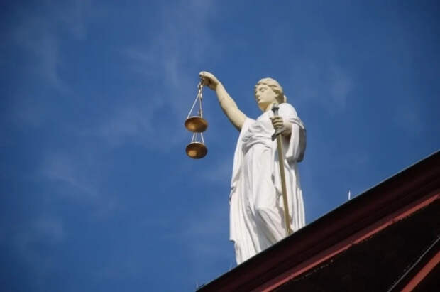 В Екатеринбурге гадалка обманула пенсионерку на 200 тысяч, угрожая проклятием