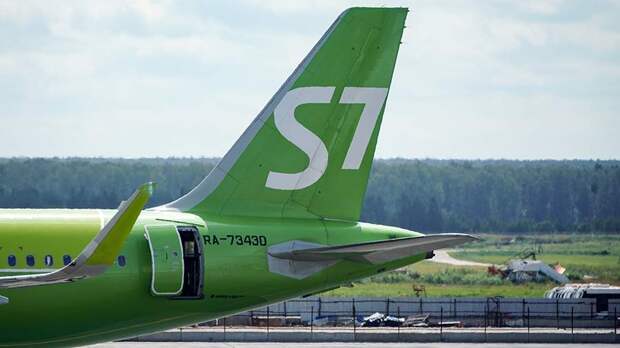 Самолет экстренно сел в аэропорту Братска из-за беременной женщины