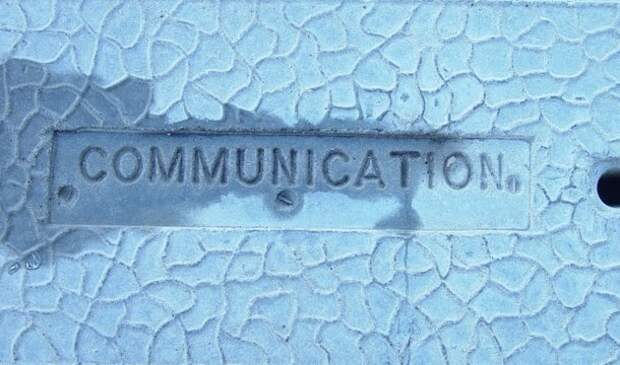 Надпись Communication