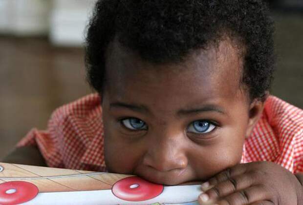 baby-beautiful-blue-eyes-brown-child-Favim.com-301443
