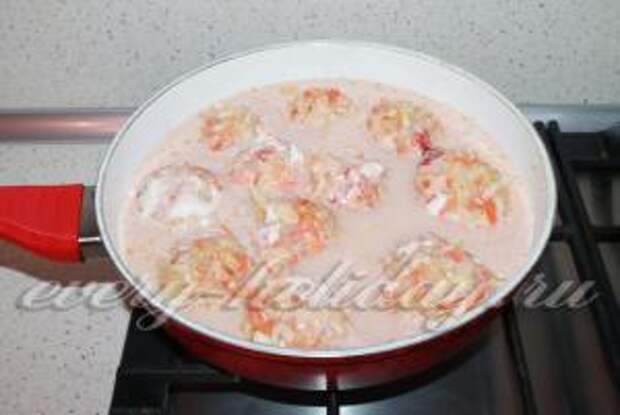 залить соусом и тушить