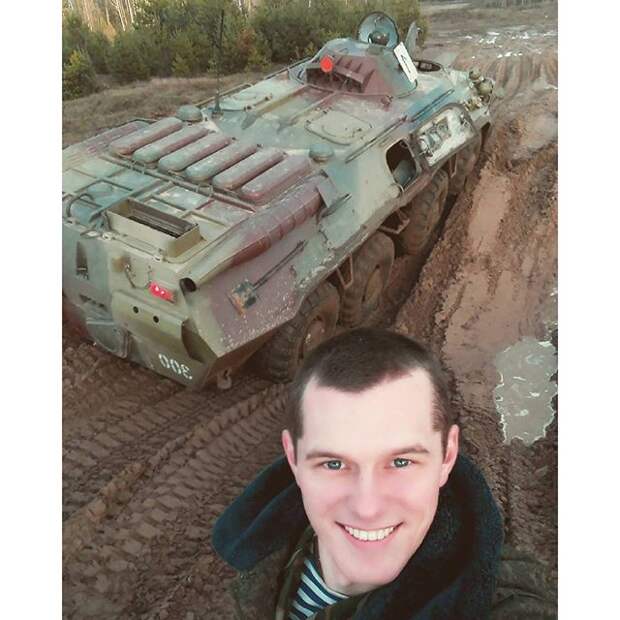Да что уж там джипы, когда на наших дорогах застревают даже БТР. застрял, приколы