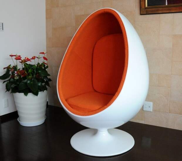 Eyeball chair