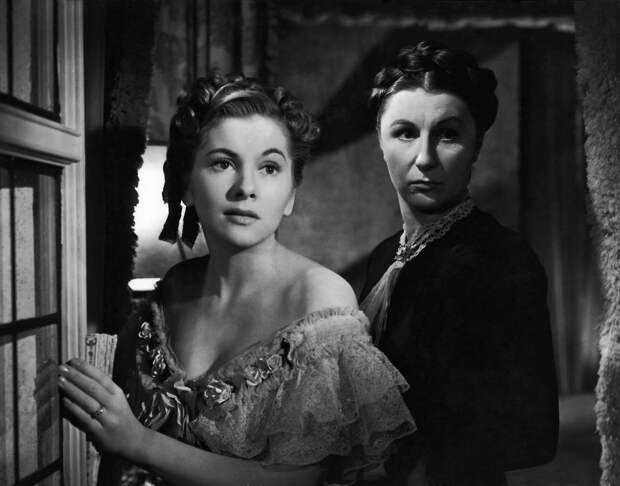 joan fontaine & judith anderson - rebecca 1940