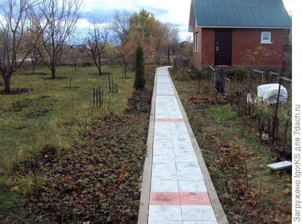 Дорожка на даче