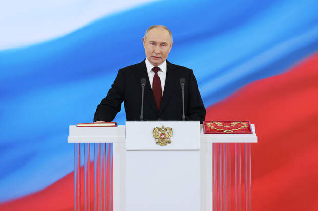 Путин вручает награды Героям Труда и лауреатам госпремий за 2023 год в Кремле