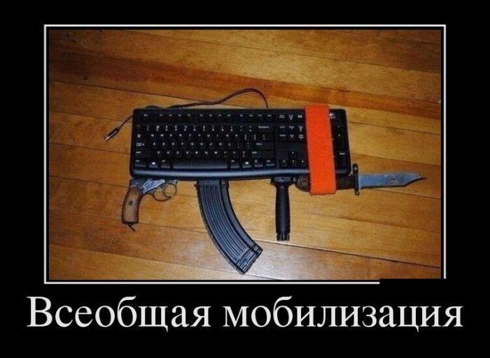 Про Карлсона, Лувр и попытку заглянуть в себя. Свежие демотиваторы