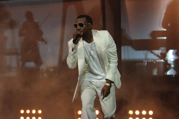 Канье Уэст извинился перед фанатами на фоне скандала с концертным туром