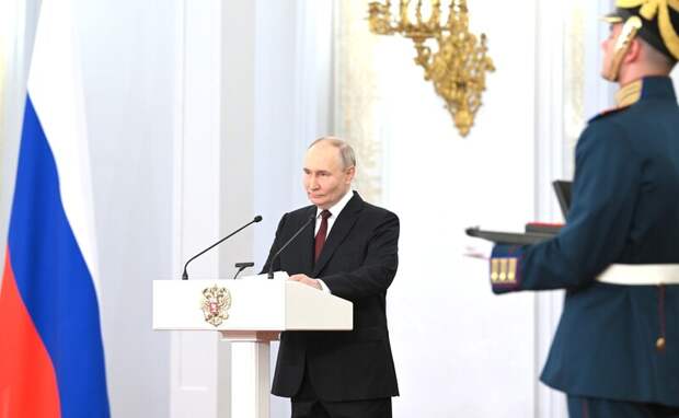 Президент РФ поздравил граждан с Днем России