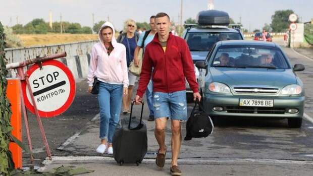 Украинцев, которые хотят отдохнуть в Крыму, пугают грязными и пустыми пляжами (ДОКУМЕНТ)