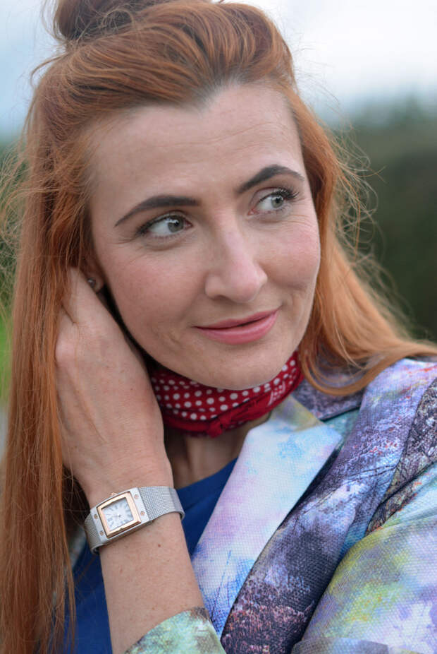 Statement blazer, red bandana