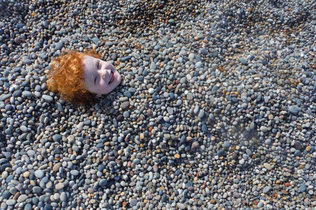 11-летний фотограф из Ирландии снял свою сестру на пляже