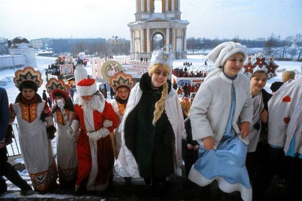 Праздник Проводы русской зимы. 1978 год. Фото Игоря Зотина и Бориса Кавашкина Праздник Проводы русской зимы. 1978 год. Фото Игоря Зотина и Бориса Кавашкина