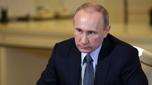 Президент России Владимир Путин во время интервью газете Il Corriere della Sera