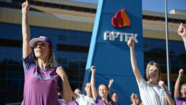 Официальный представитель МИД России Мария Захарова стала «звездной вожатой» в детском лагере «Артек» (фото)