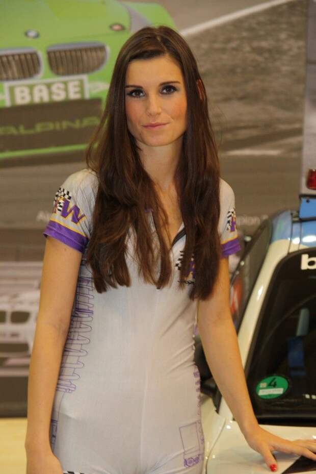 Девушки с автосалона Essen Motor Show (72 фото)