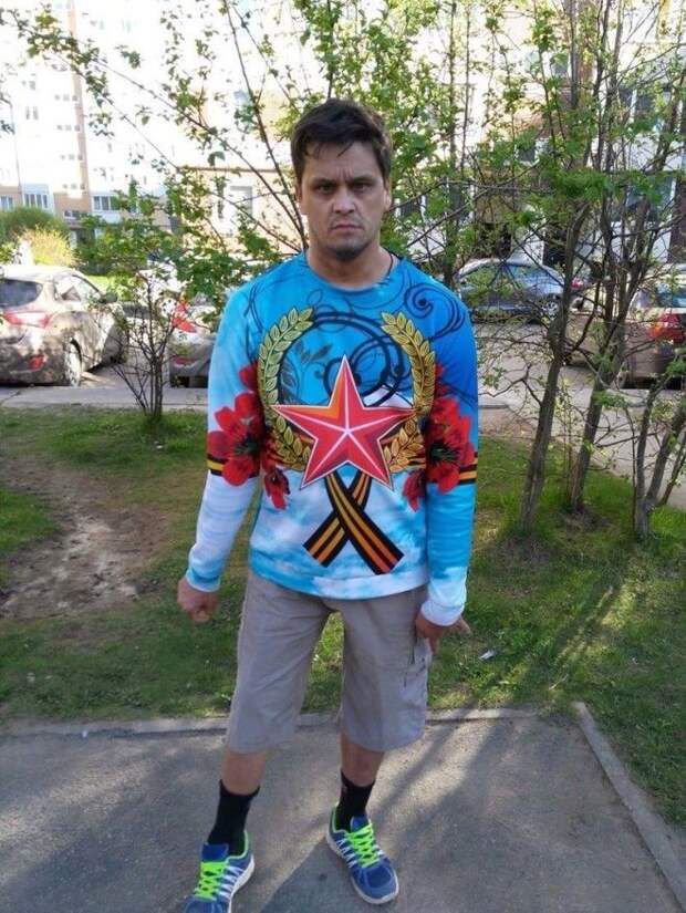 А с каким бы вы лицом носили эту патриотичную майку? А с каким бы вы лицом носили эту патриотичную майку? девушки, люди, мачо, прикол, россия, село, селянство, юмор