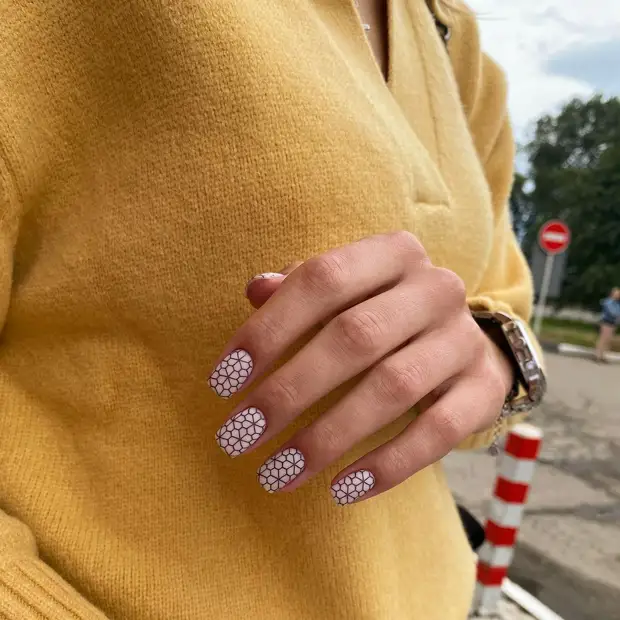 Деловой маникюр весны 2022: модные тенденции и 20 стильных новинок