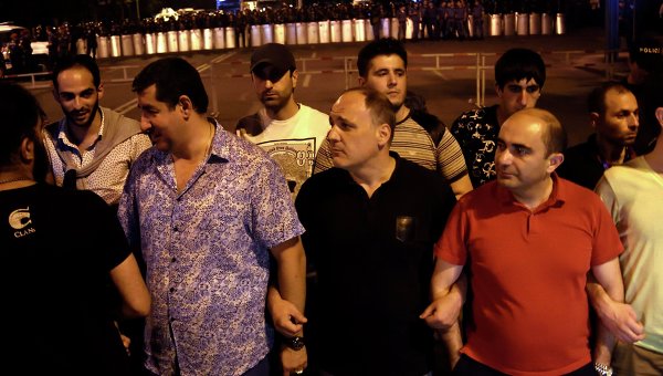 Акция протеста против повышения тарифов на услуги ЖКХ в Ереване. Архивное фото Акция протеста против повышения тарифов на услуги ЖКХ в Ереване. Архивное фото
