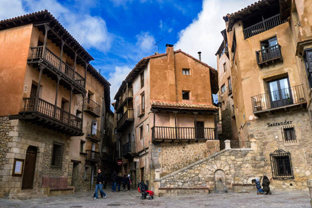 Город Альбаррасин в Испании